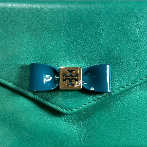 🔥🆕🔥 Tory Burch Bow Smart Phone Wristlet Viridian Green Tahitian Turq - Picture 6 of 8